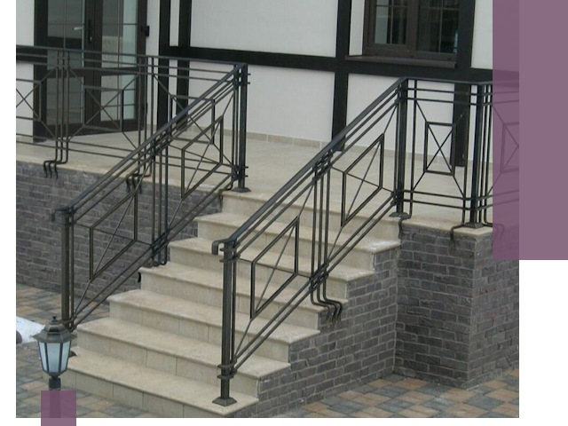 Перила для крыльца в Шарыпове — монтаж, изготовление и установка