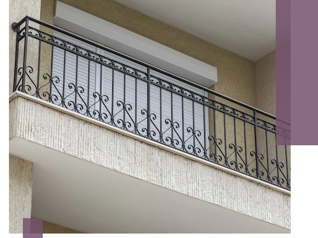 Балконные ограждения из металла и стекла в Шарыпове для домов